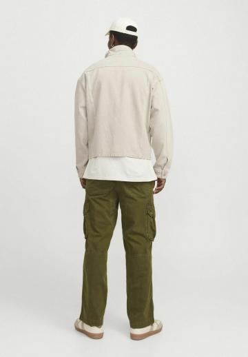 Брюки с накладными карманами