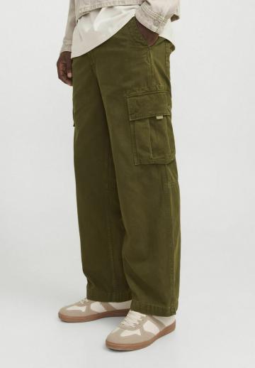 Брюки с накладными карманами