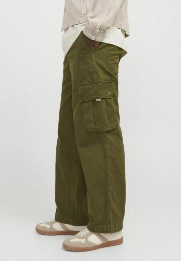 Брюки с накладными карманами