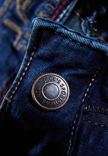 Узкие джинсы