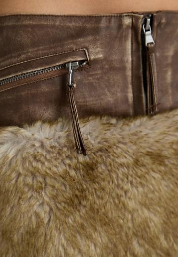 Юбка с накладными карманами