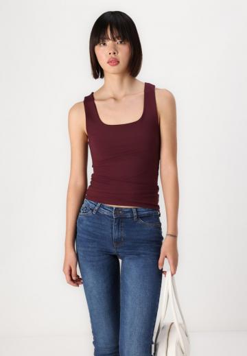 Узкие джинсы