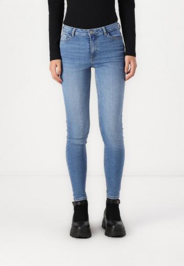 Узкие джинсы