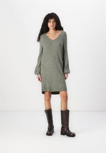 Вязаное платье