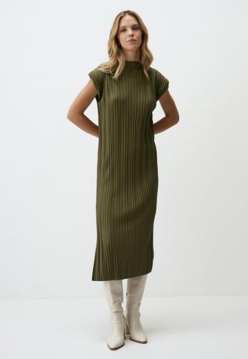 Вязаное платье