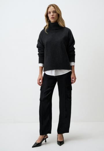 Брюки с накладными карманами