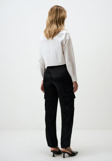 Брюки с накладными карманами