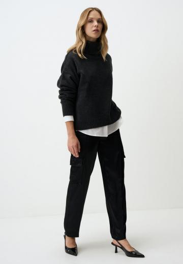 Брюки с накладными карманами