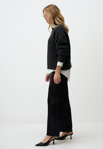 Брюки с накладными карманами