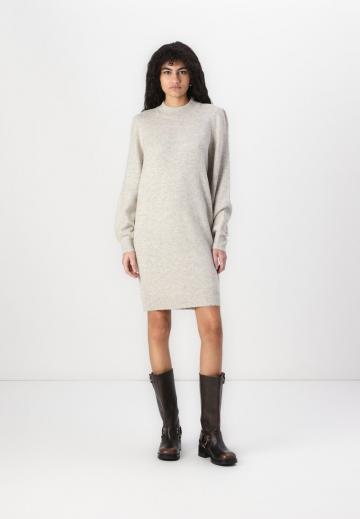 Вязаное платье