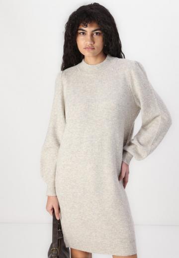 Вязаное платье