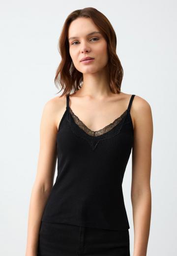 Топ на бретельках