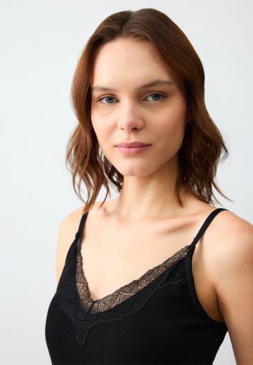 Топ на бретельках