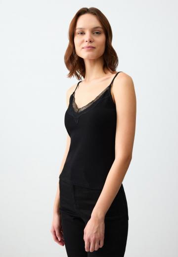 Топ на бретельках