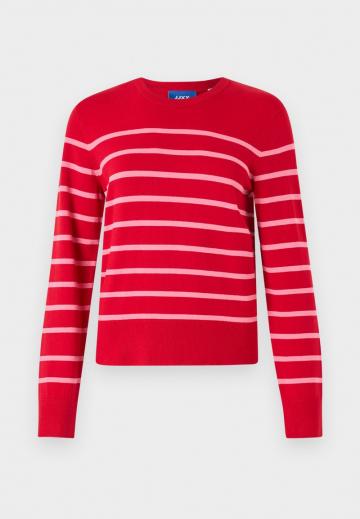 Пуловер в полоску