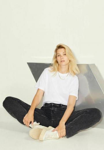 Прямые джинсы