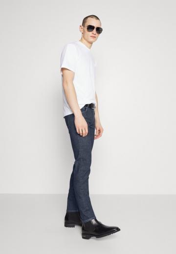 Узкие джинсы