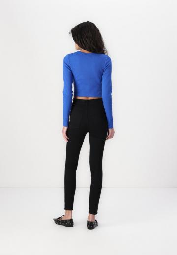 Узкие джинсы