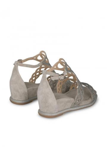 Босоножки на танкетке