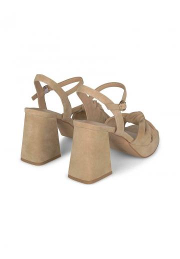 Босоножки на платформе