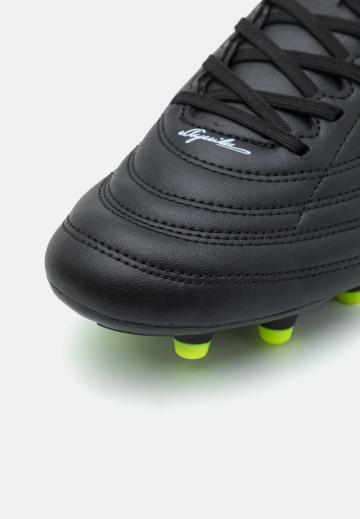 Футбольные бутсы