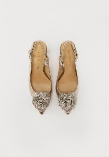 Туфли на высоком каблуке