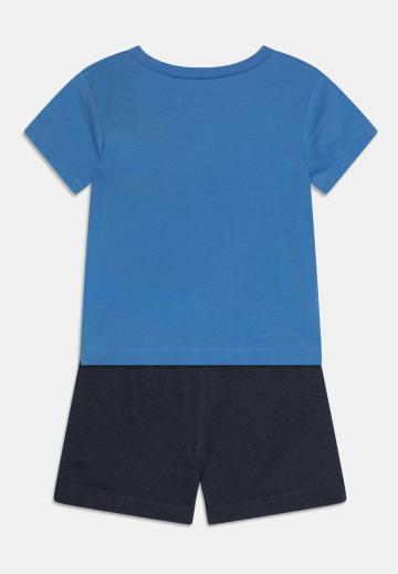 Спортивные шорты