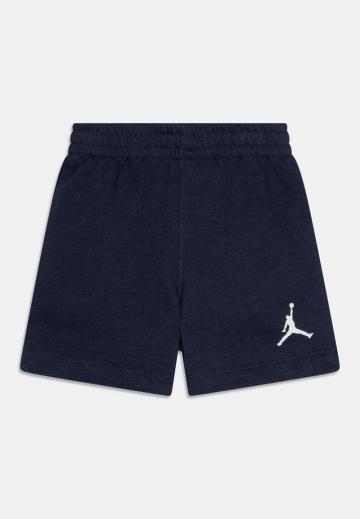 Спортивные шорты