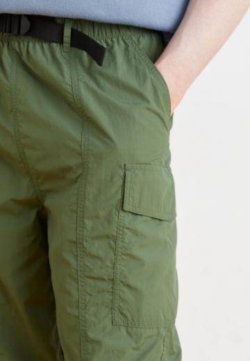 Брюки с накладными карманами