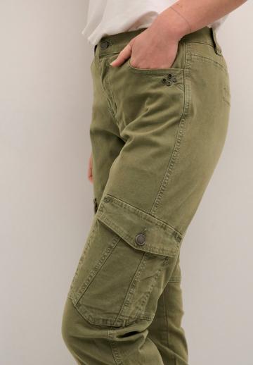 Брюки с накладными карманами