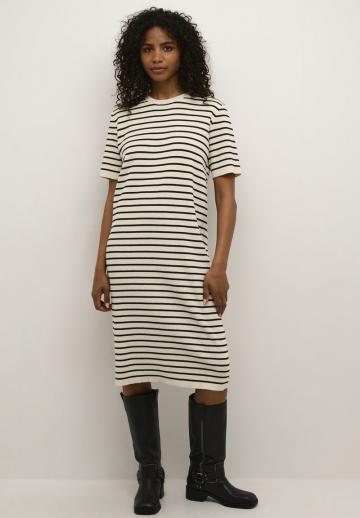 Вязаное платье