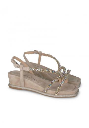 Босоножки на танкетке