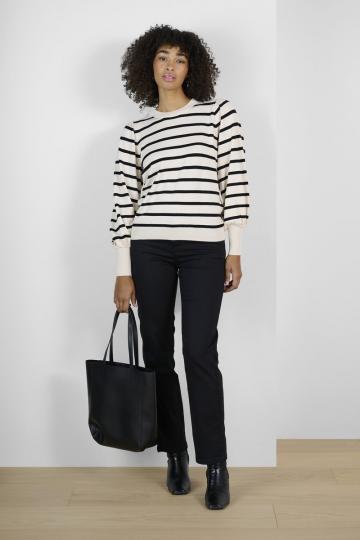 Пуловер в полоску