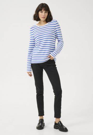 Пуловер в полоску