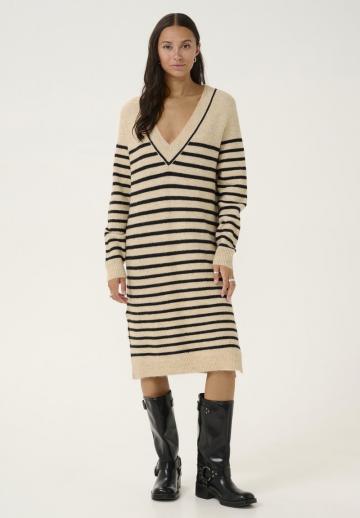 Вязаное платье