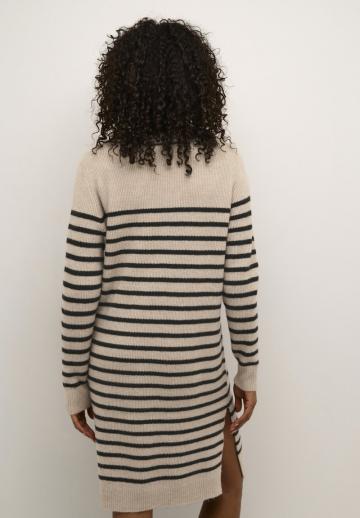 Вязаное платье