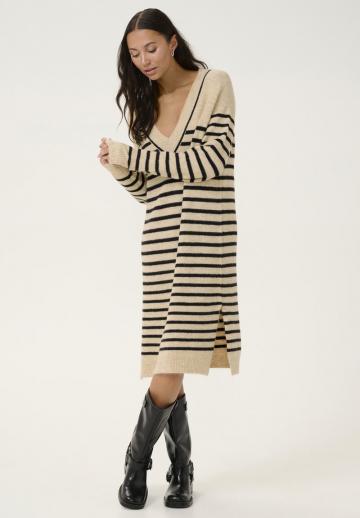 Вязаное платье