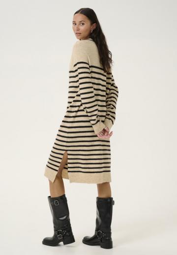 Вязаное платье