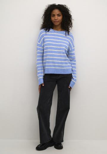 Пуловер в полоску