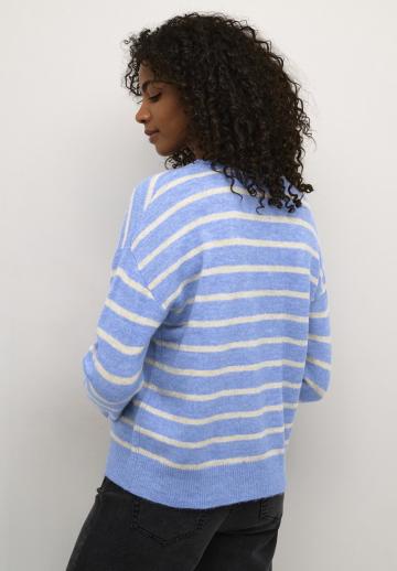 Пуловер в полоску