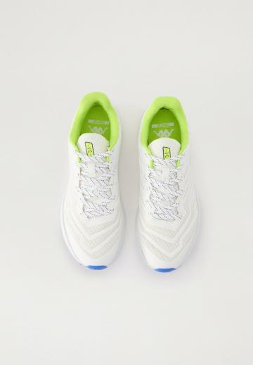 Тренировочные кроссовки