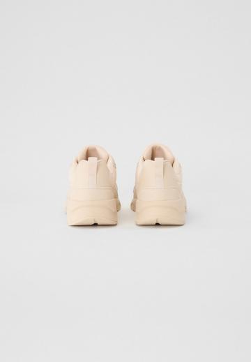 Тренировочные кроссовки