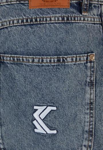 Узкие джинсы