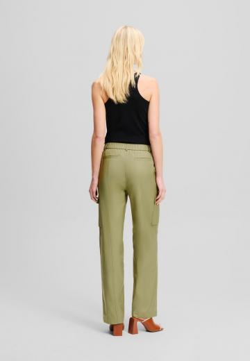 Брюки с накладными карманами