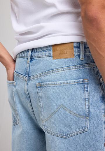 Прямые джинсы