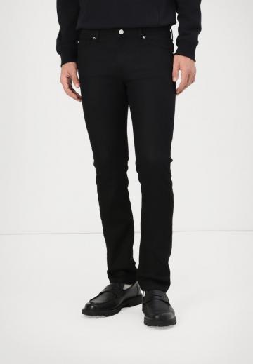 Узкие джинсы