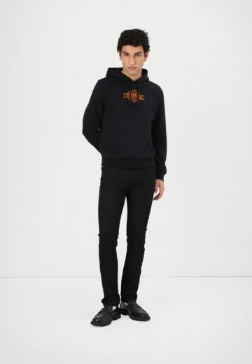 Узкие джинсы