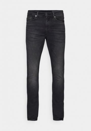 Узкие джинсы