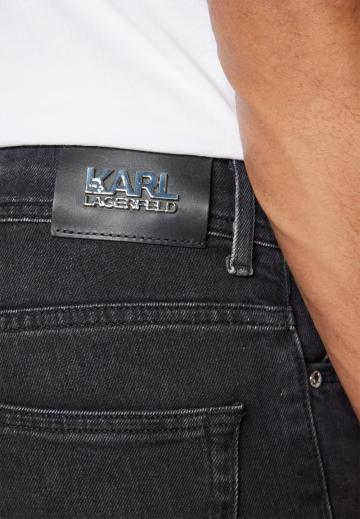 Узкие джинсы