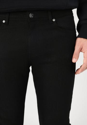 Узкие джинсы